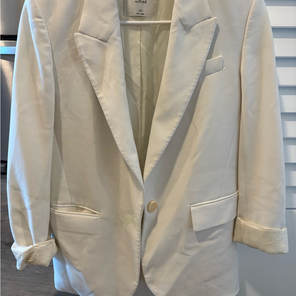Aritzia cream blazer
